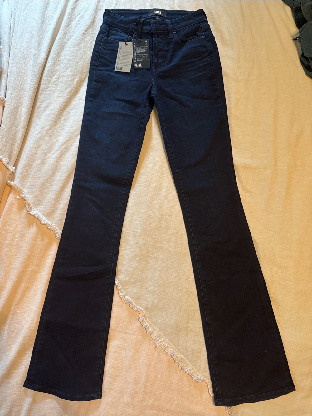 Women’s PAIGE Hourglass high rise boot cut, size 26, exposed button fly